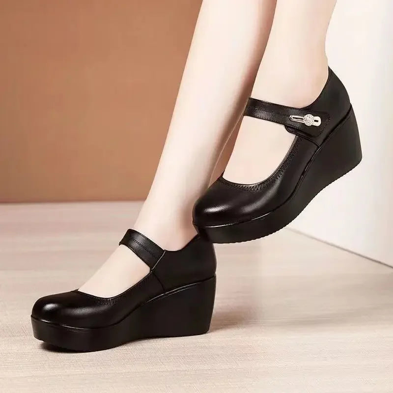Sapato Mary™ com Salto Plataforma e Fechamento Ajustável