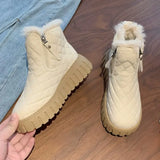 Bota Sabrina™ com Forro Interno e Solado Tratorado / Inverno Aconchegante com Visual Atemporal!